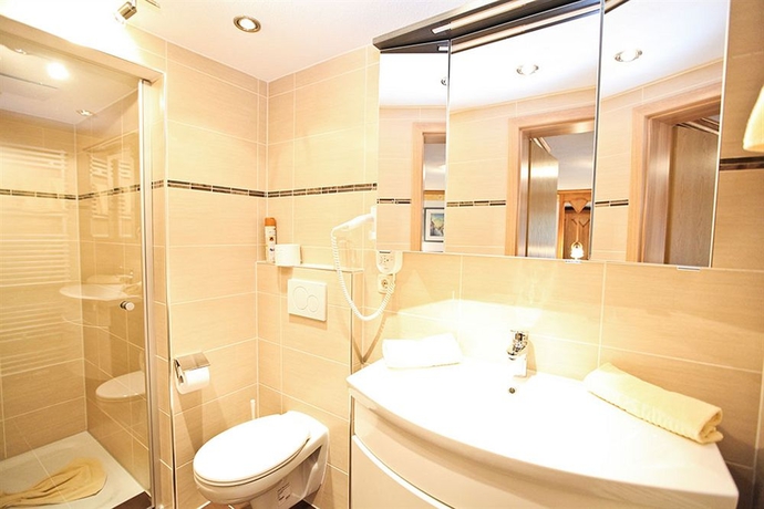 Imagen de la habitación del Hotel San Marco, Fussen. Foto 4