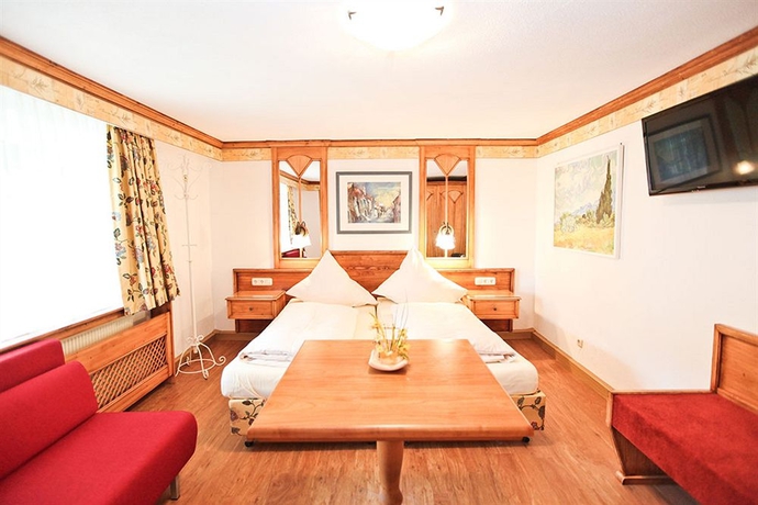 Imagen de la habitación del Hotel San Marco, Fussen. Foto 7