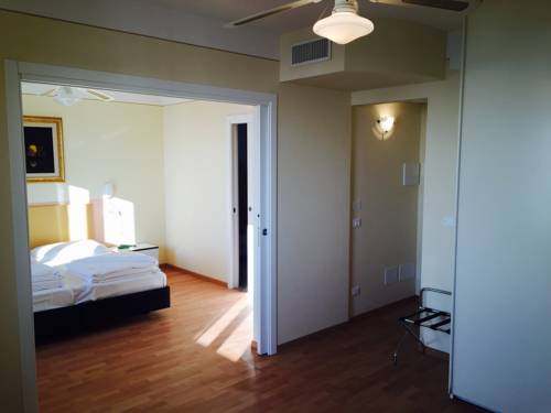 Imagen de la habitación del Hotel San Marco, Garda. Foto 5