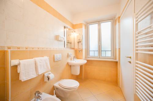 Imagen de la habitación del Hotel San Marco, Garda. Foto 16