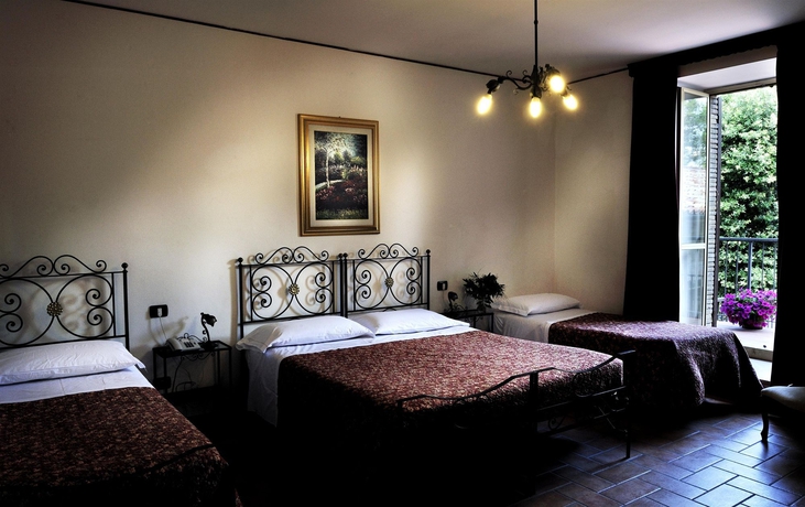 Imagen de la habitación del Hotel San Marco, Gubbio. Foto 6