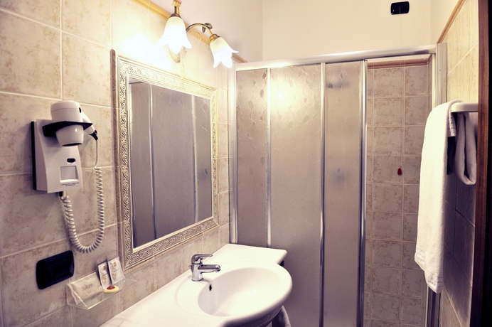 Imagen de la habitación del Hotel San Marco, Gubbio. Foto 9