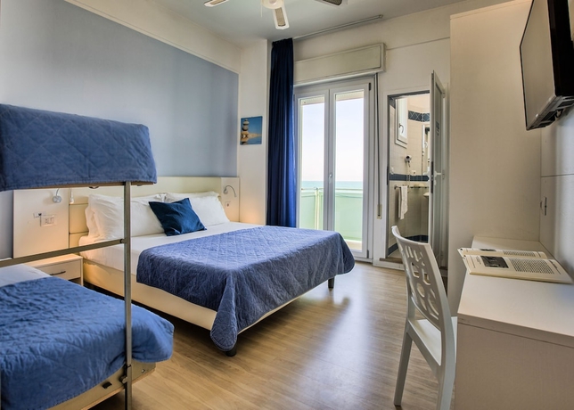 Imagen de la habitación del Hotel San Marco Marotta. Foto 10