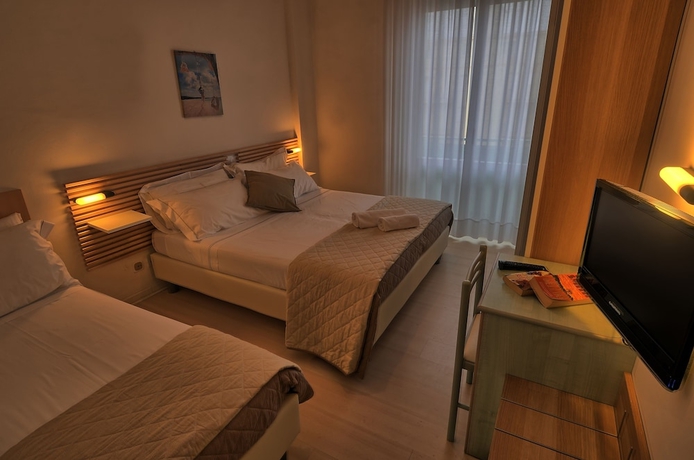 Imagen de la habitación del Hotel San Marco Marotta. Foto 14