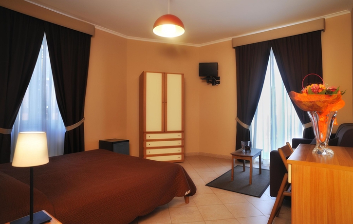 Imagen de la habitación del Hotel San Marco, Nápoles. Foto 4