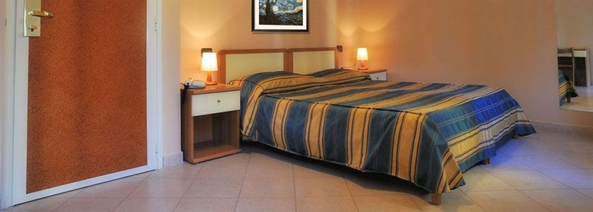 Imagen de la habitación del Hotel San Marco, Nápoles. Foto 5