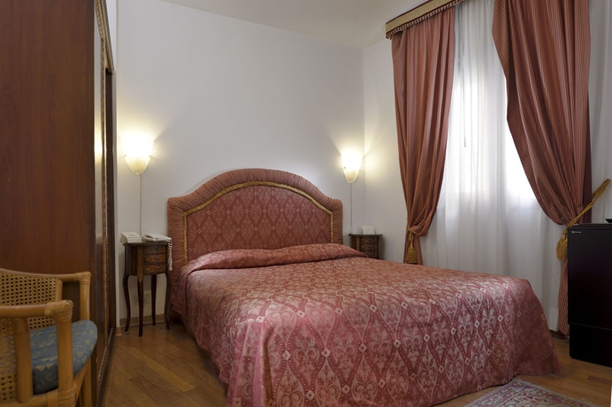 Imagen de la habitación del Hotel San Marco Palace. Foto 7