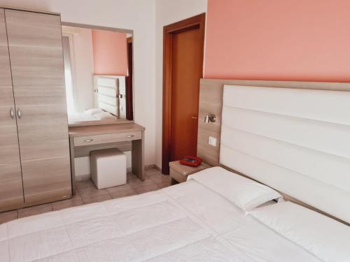 Imagen de la habitación del Hotel San Marco, Pesaro. Foto 20