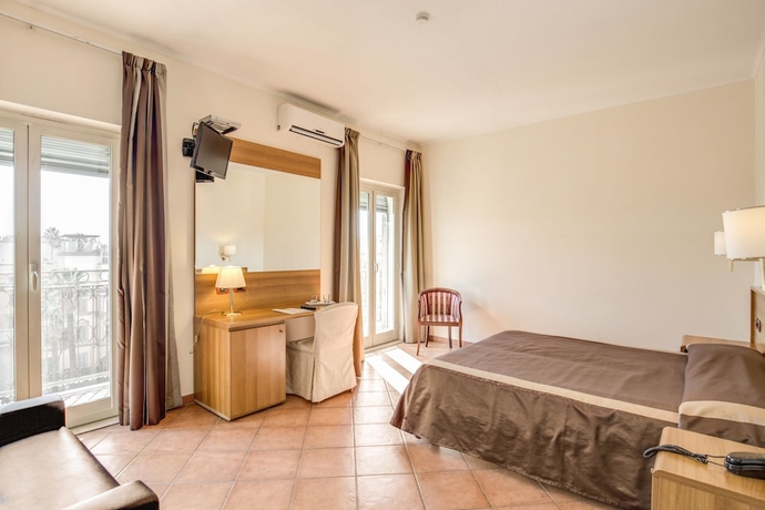 Imagen de la habitación del Hotel San Marco, Roma. Foto 6