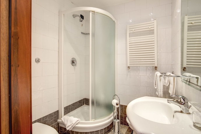 Imagen de la habitación del Hotel San Marco, Roma. Foto 7