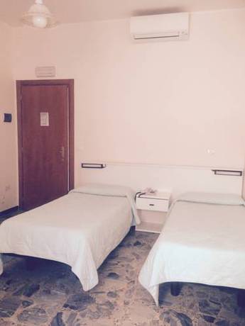 Imagen de la habitación del Hotel San Marco, Savona. Foto 5