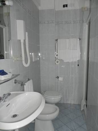 Imagen de la habitación del Hotel San Marco, Savona. Foto 8