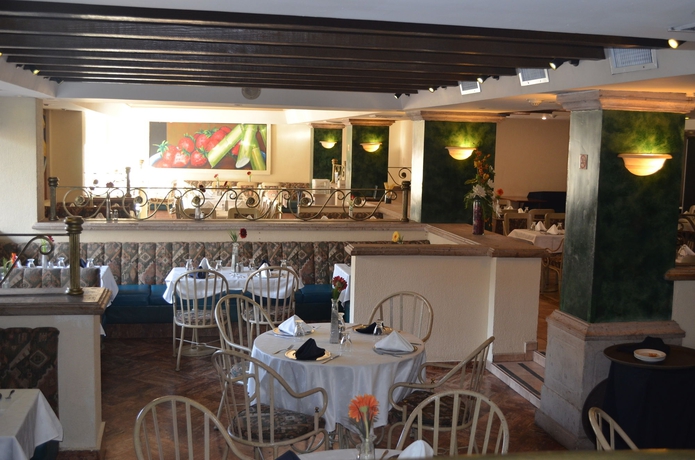 Imagen del bar/restaurante del Hotel San Marcos Grand. Foto 3