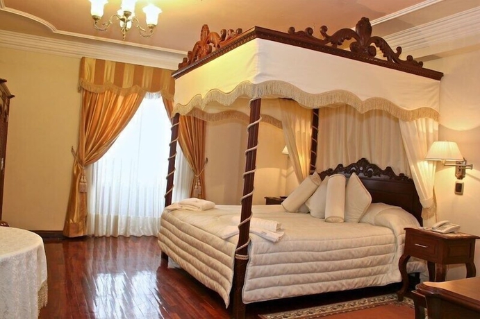 Imagen de la habitación del Hotel San Marino Royal. Foto 4