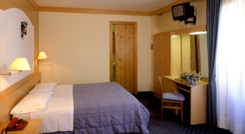 Imagen de la habitación del Hotel San Martino, San Martino di Castrozza. Foto 2