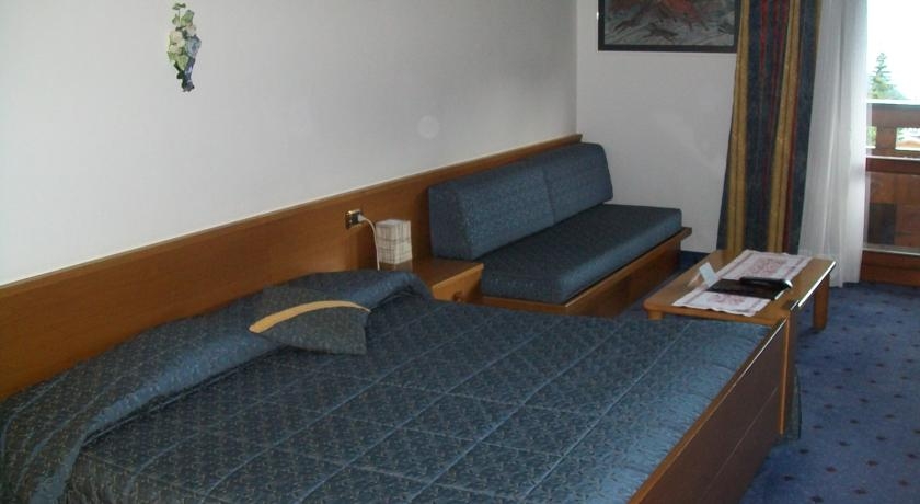 Imagen de la habitación del Hotel San Martino, San Martino di Castrozza. Foto 3