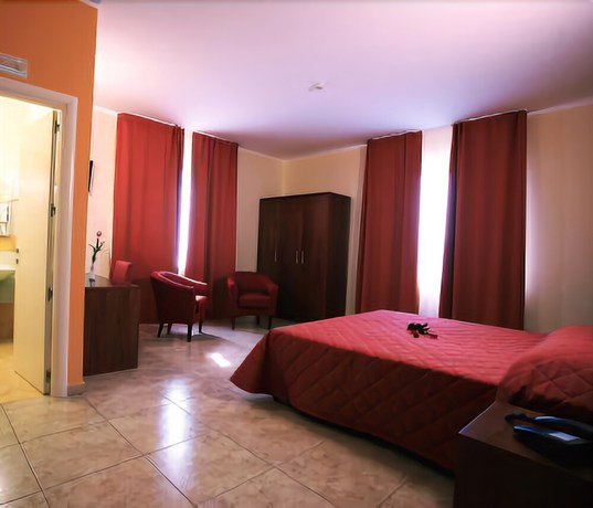 Imagen de la habitación del Hotel San Martino, Siracusa. Foto 4