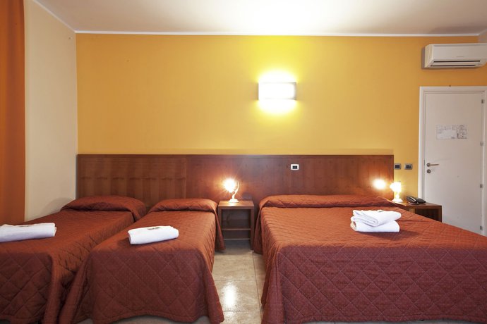 Imagen de la habitación del Hotel San Martino, Siracusa. Foto 7