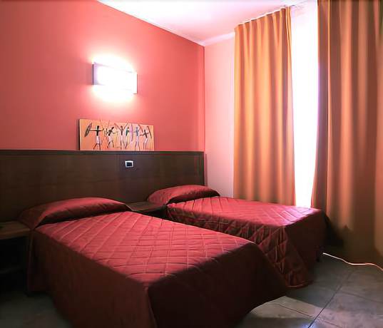 Imagen de la habitación del Hotel San Martino, Siracusa. Foto 9