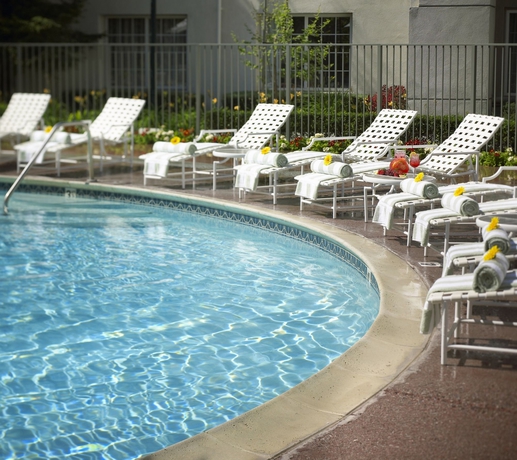 Imagen de la piscina del Hotel San Mateo Marriott San Francisco Airport. Foto 16