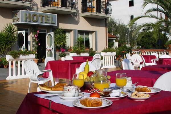 Imagen general del Hotel San Matteo, San Bartolomeo al Mare. Foto 3