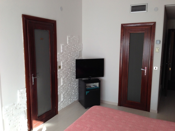 Imagen de la habitación del Hotel San Michele, Aprilia. Foto 9