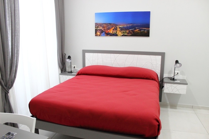 Imagen de la habitación del Hotel San Michele, Nápoles. Foto 3