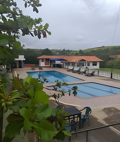 Imagen de la piscina del Hotel San Miguel Barichara Campestre. Foto 14