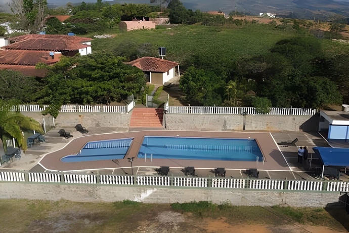 Imagen de la piscina del Hotel San Miguel Barichara Campestre. Foto 16