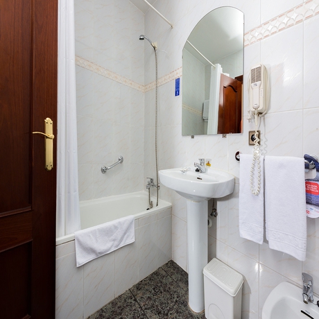 Imagen de la habitación del Hotel San Miguel Gijón. Foto 5