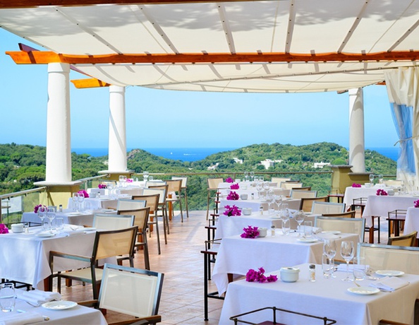 Imagen del bar/restaurante del Hotel San Montano Resort and Spa. Foto 2