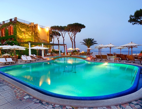 Imagen de la piscina del Hotel San Montano Resort and Spa. Foto 5