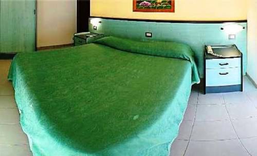 Imagen de la habitación del Hotel San Nazario. Foto 11