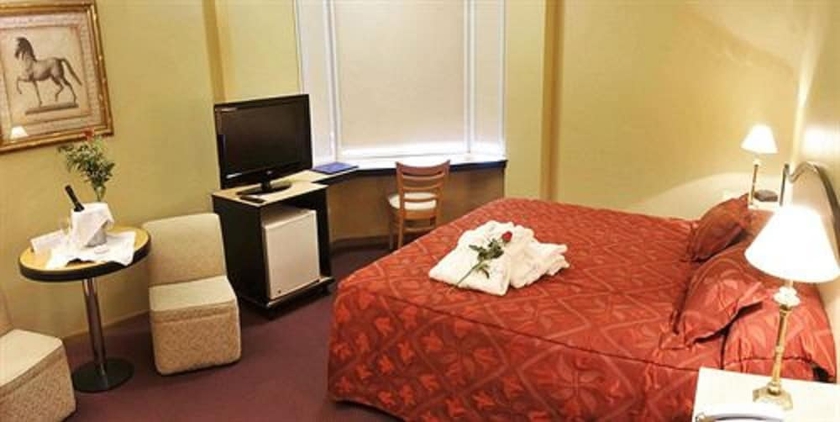 Imagen de la habitación del Hotel San Nicolas Plaza. Foto 7