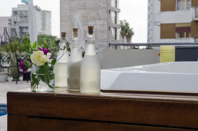 Imagen de la piscina del Hotel San Nicolas Plaza. Foto 18