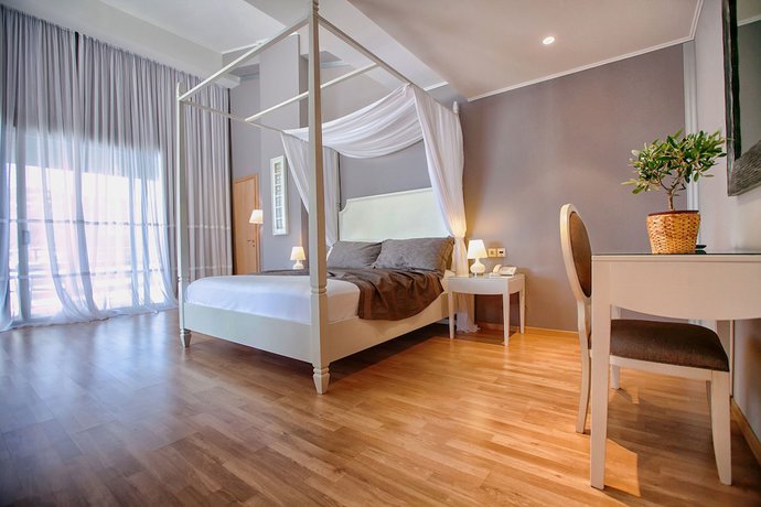 Imagen de la habitación del Hotel San Nicolas Resort. Foto 8