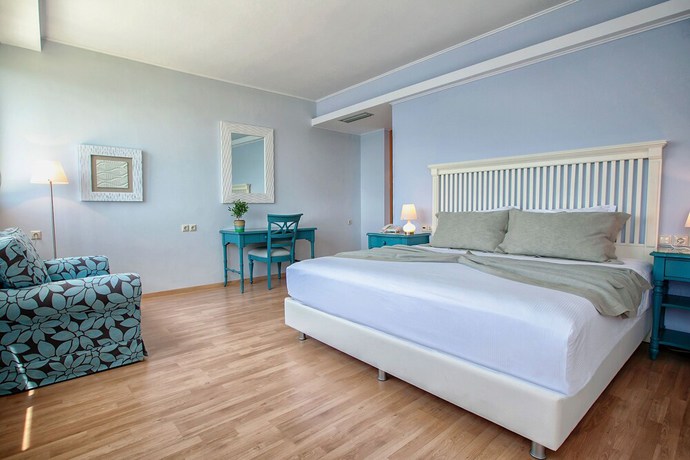 Imagen de la habitación del Hotel San Nicolas Resort. Foto 17