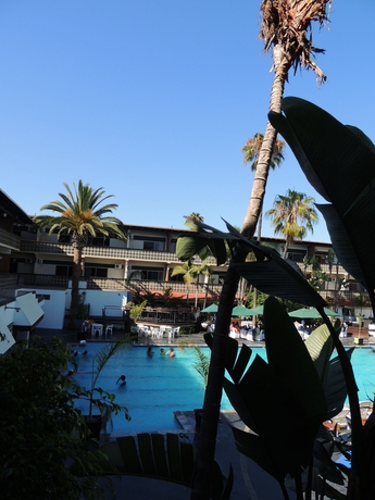 Imagen de la piscina del Hotel San Nicolas and Casino. Foto 12