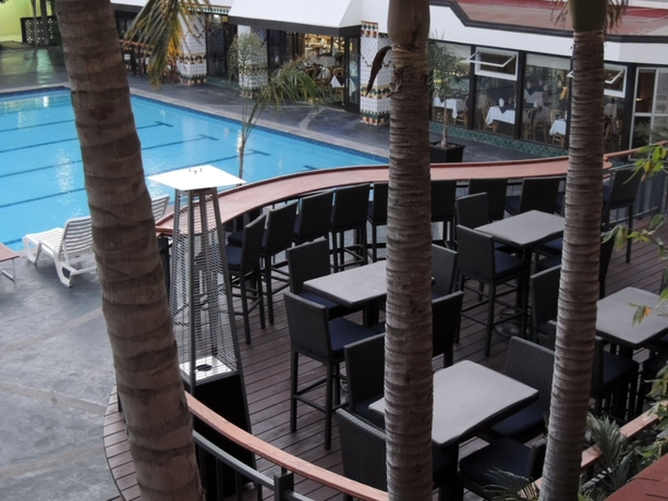 Imagen de la piscina del Hotel San Nicolas and Casino. Foto 13