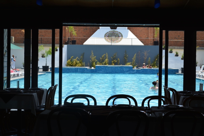 Imagen de la piscina del Hotel San Nicolas and Casino. Foto 14