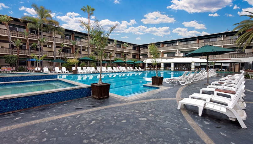 Imagen de la piscina del Hotel San Nicolas and Casino. Foto 15