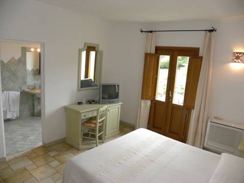 Imagen de la habitación del Hotel San Pantaleo. Foto 3