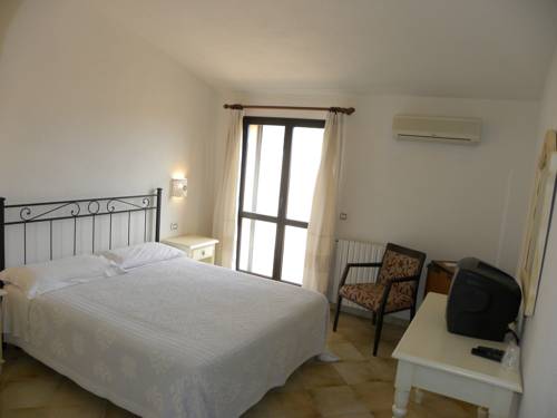 Imagen de la habitación del Hotel San Pantaleo. Foto 5