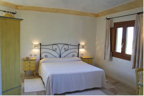 Imagen de la habitación del Hotel San Pantaleo. Foto 10
