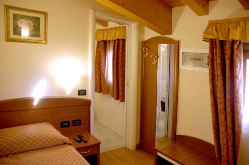 Imagen de la habitación del Hotel San Paolo, Camposampiero. Foto 10