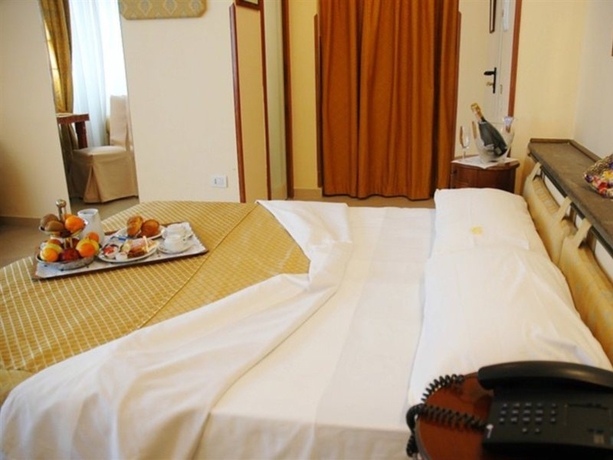 Imagen general del Hotel San Paolo, Nápoles. Foto 2