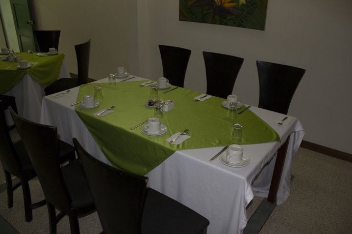 Imagen del bar/restaurante del Hotel San Pedro Del Fuerte. Foto 2