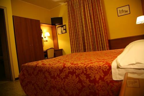 Imagen de la habitación del Hotel San Pellegrino, San Cesario Sul Panaro. Foto 9