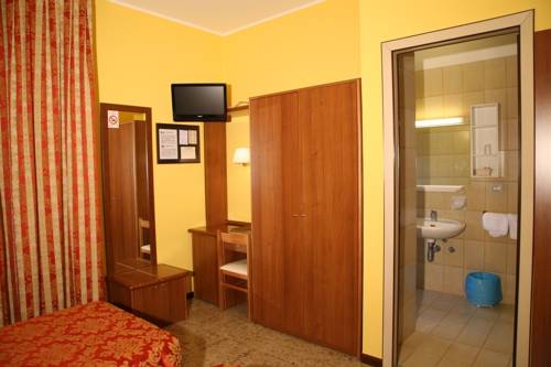 Imagen de la habitación del Hotel San Pellegrino, San Cesario Sul Panaro. Foto 16