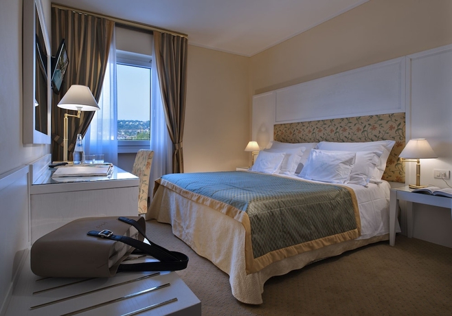 Imagen de la habitación del Hotel San Pietro, Bardolino. Foto 10